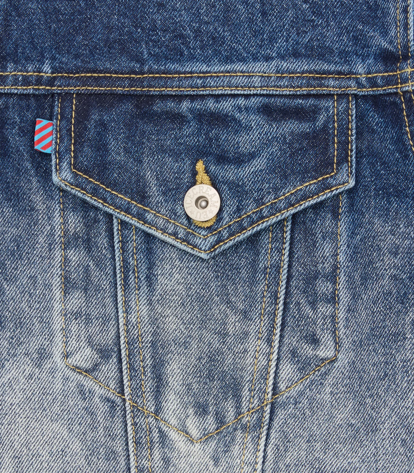 FADE OUT RUNNING DOG DENIM TRUCKER JACKET - MID WASH BLUE - Image 5